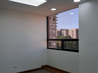 Oficina en Renta en Edificio Centro Empresarial, zona 10 - 4
