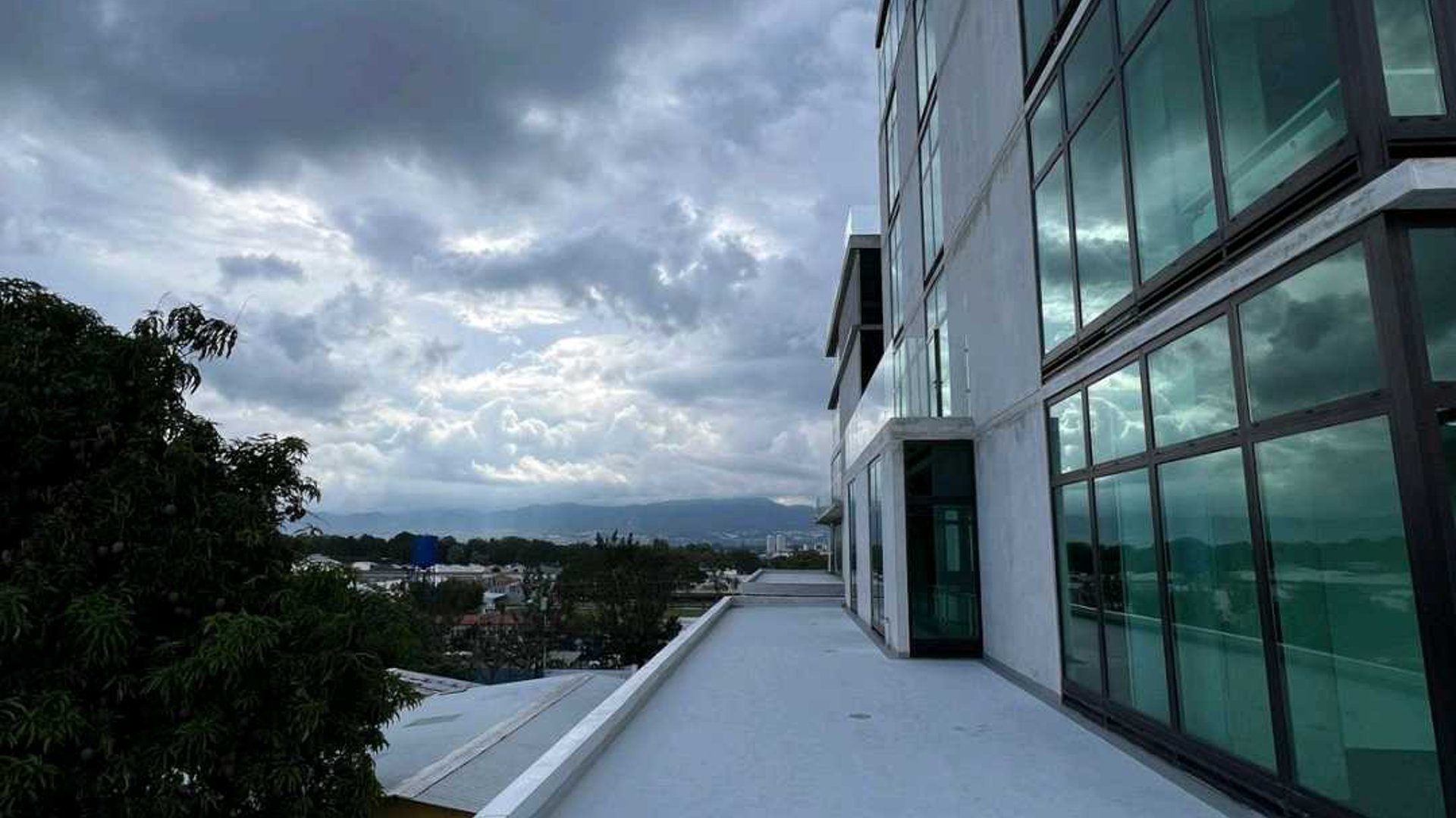 Alquiler o venta en Edificio de 8 niveles con 9000mts - Miniatura 15