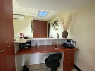 Oficina en Venta – Edificio Torino, zona 10 - Image 2