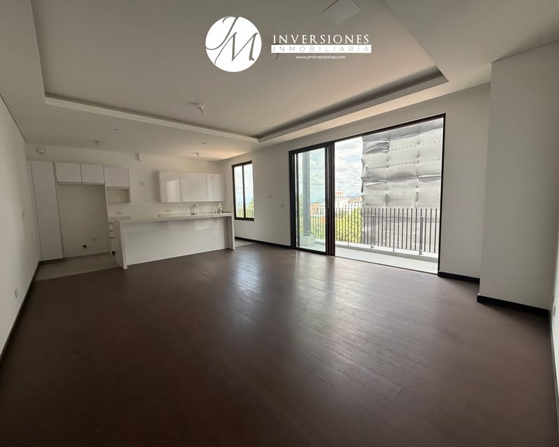 Apartamento en Venta de 3 Dormitorios en zona 16