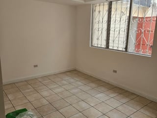 Venta de Casa en Colonia El Maestro de Zona 15 - Image 8