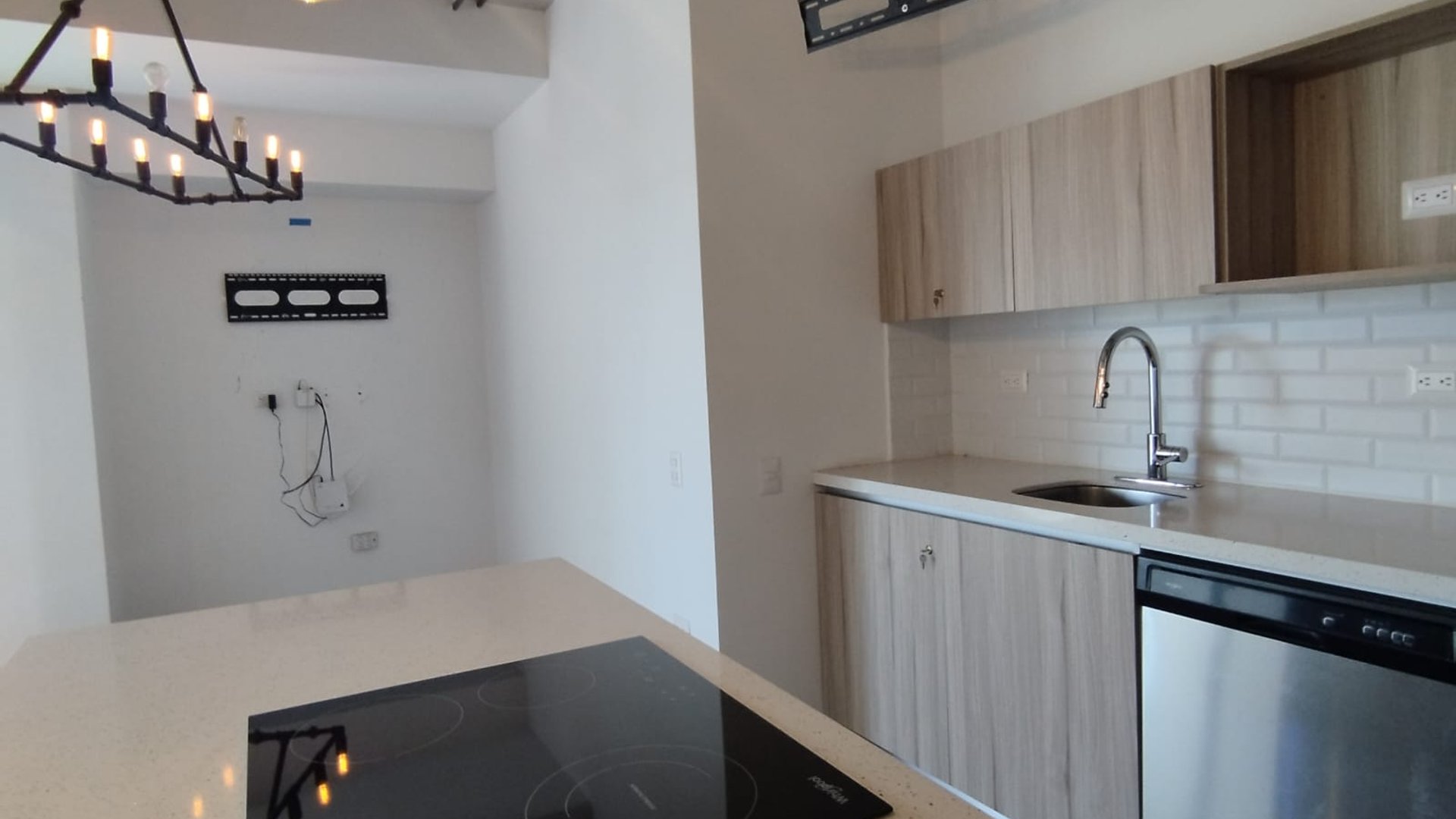 ???? APARTAMENTO EN RENTA – 2 HAB + 2 BALCONES | NARAMA | ZONA 13 - Miniatura 3