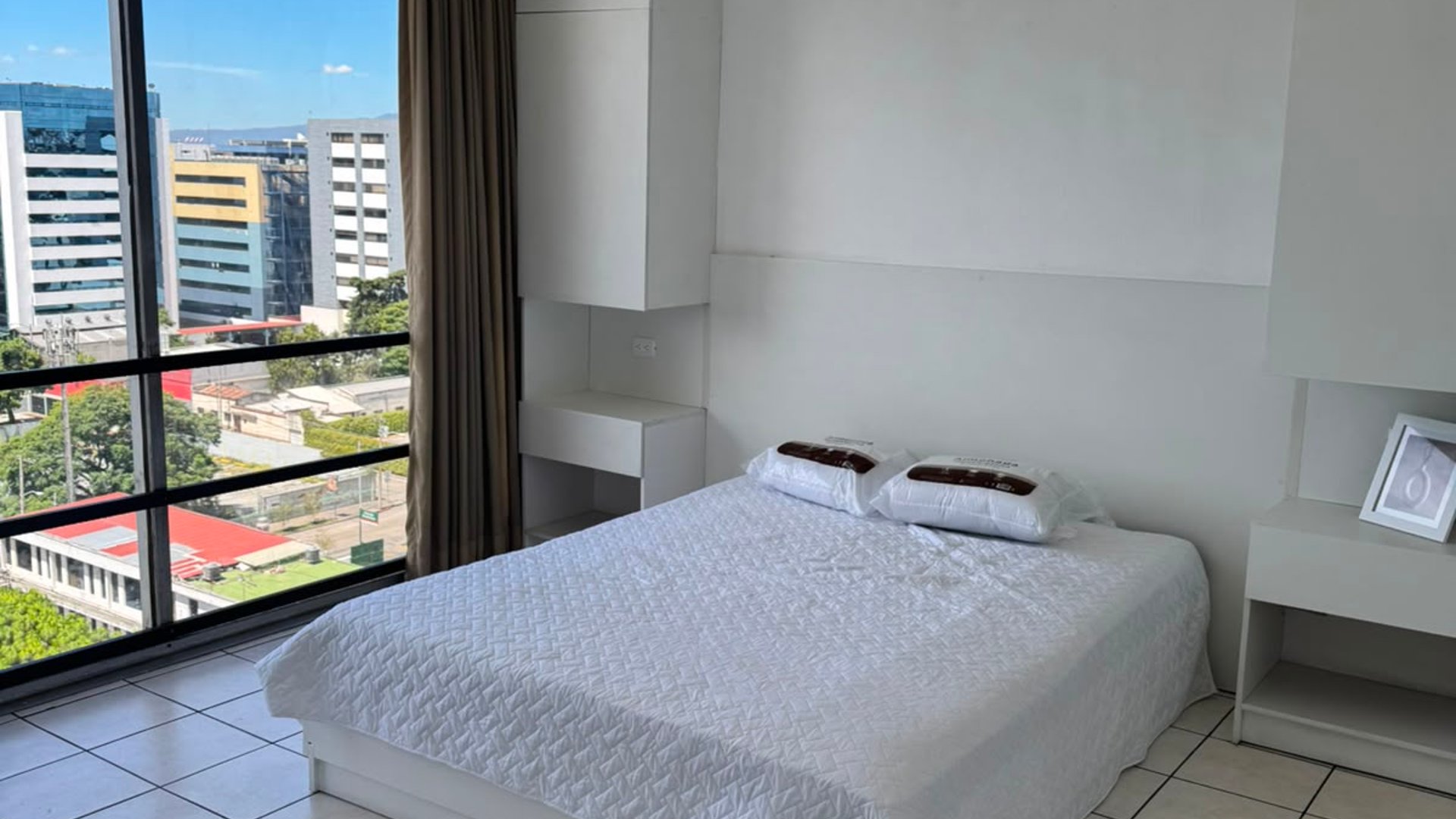 Apartamento Amueblado en Renta en Zona 9 - Miniatura 6