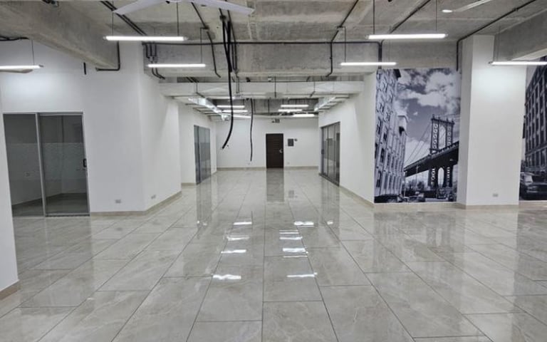 Oficina Espaciosa en Renta en Spazio Zona 15