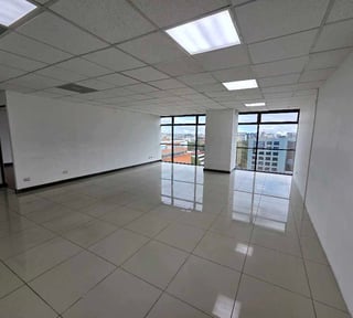 Oficina 113mts zona 9