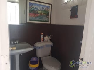 Venta de hermosa casa en Lourdes Zona 16 - 2