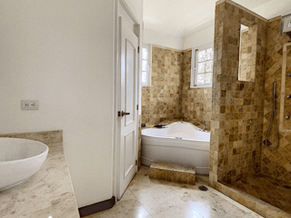 Espectacular Casa  en venta area de cayala, zona 16 - Image 12