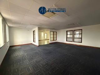 Oficina En Venta Con 216 mts En Zona 10 - 2