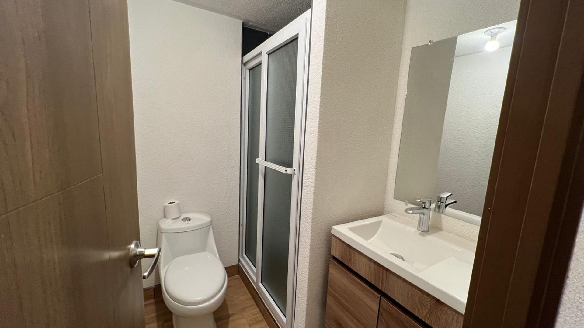 APARTAMENTO EN RENTA EN EDIFICIO UNIDO  ZONA 17 - Miniatura 20