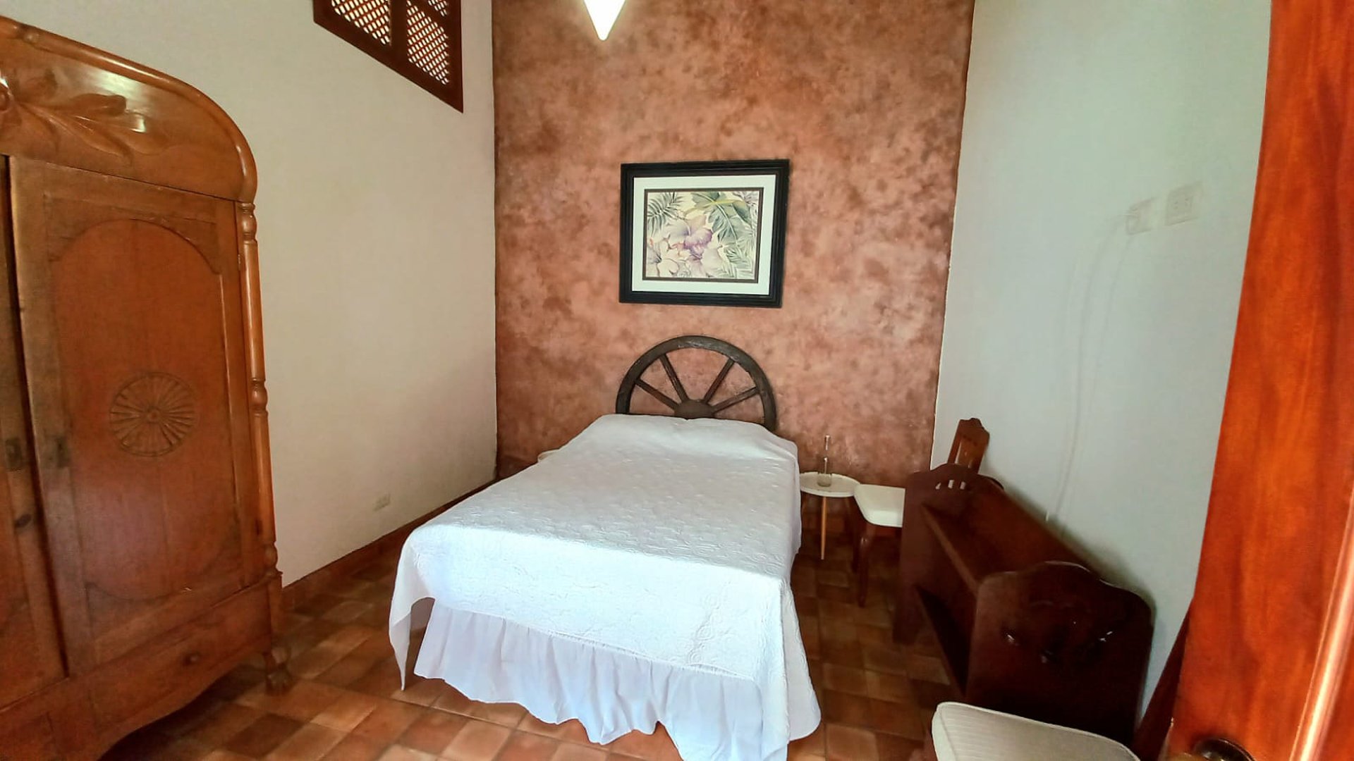 HERMOSA CASA EN RENTA DENTRO DE CONDOMINIO EN JOCOTENANGO.  - Miniatura 4