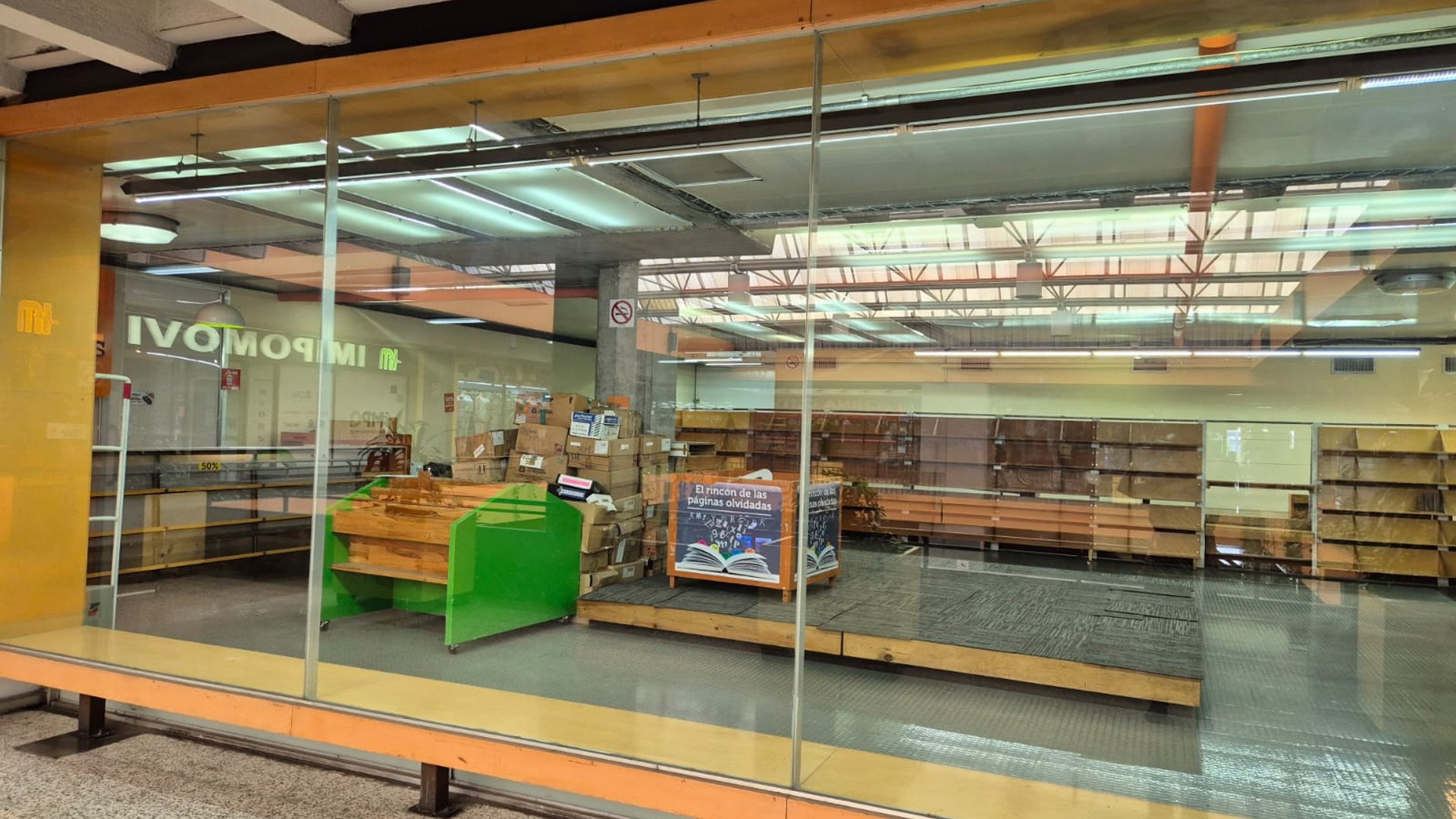 ???? LOCAL EN RENTA – EDIFICIO GRAN CENTRO COMERCIAL | ZONA 4 - Miniatura 2