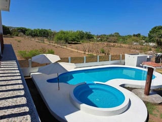 CASA DE PLAYA EN RENTA EN MONTERRICO - Image 1