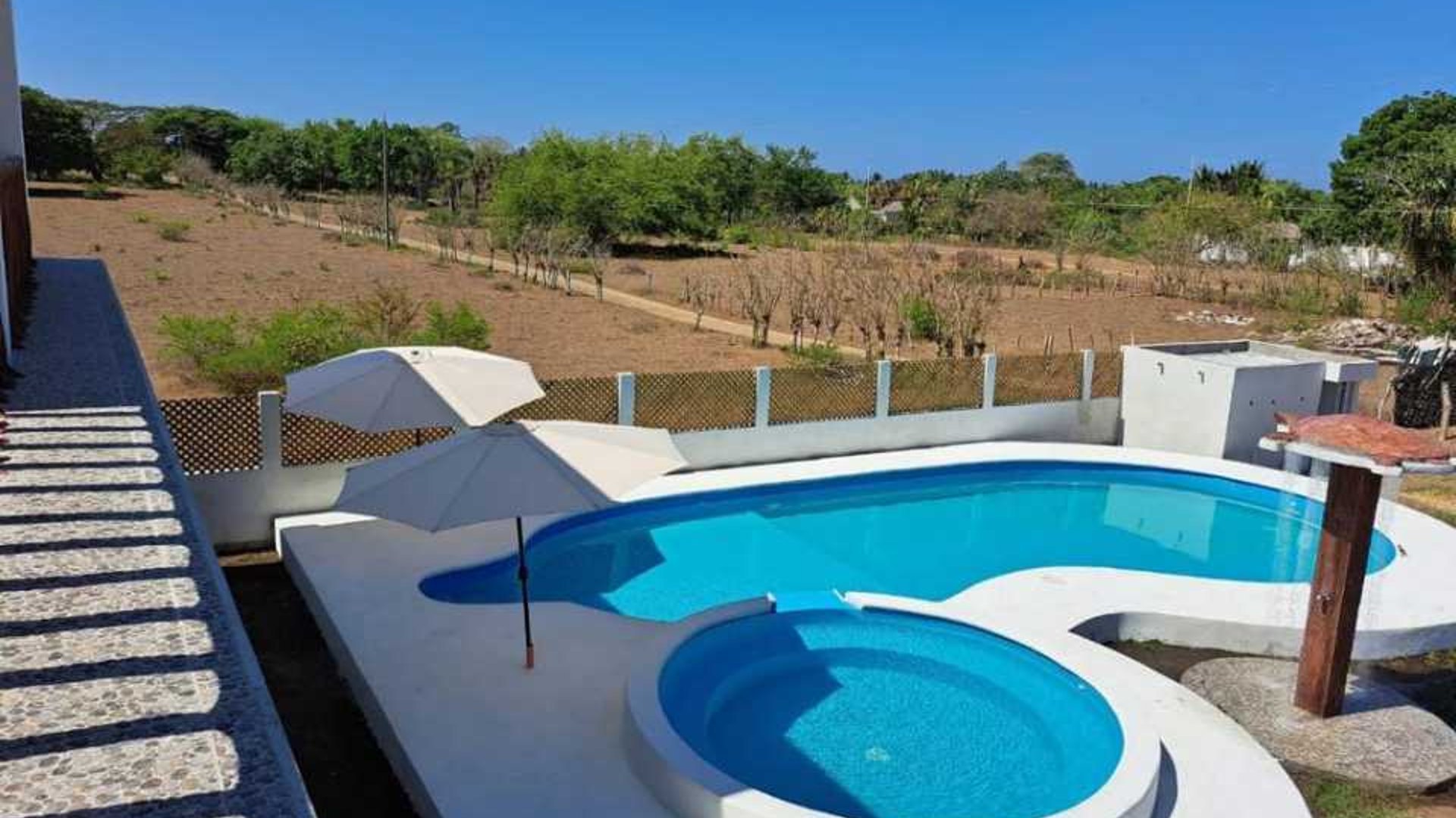 CASA DE PLAYA EN RENTA EN MONTERRICO