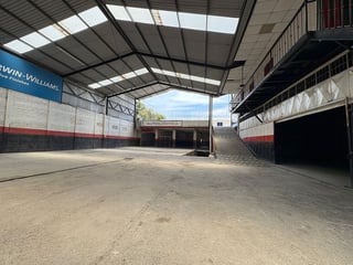 Bodega en Venta o Alquiler | Boulevard Sur, San Cristóbal - 4