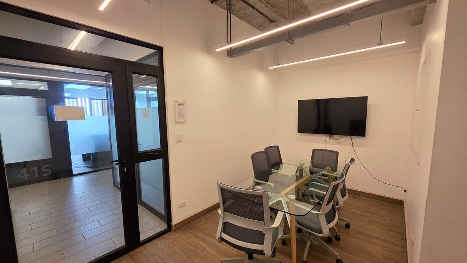 OFICINA EN VENTA O RENTA – EDIFICIO GRANAT, ZONA 4 - Miniatura 9