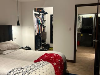 Apartamento en venta de 3 habitaciones en Zona 10 - 4