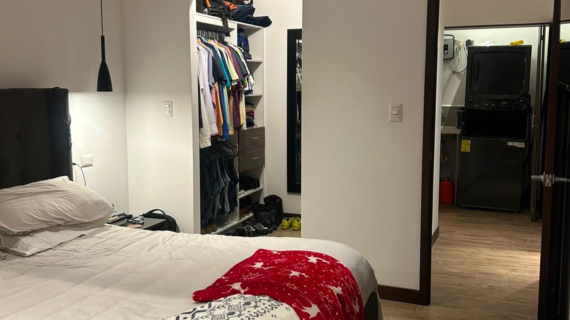 Apartamento en venta de 3 habitaciones en Zona 10 - Miniatura 4