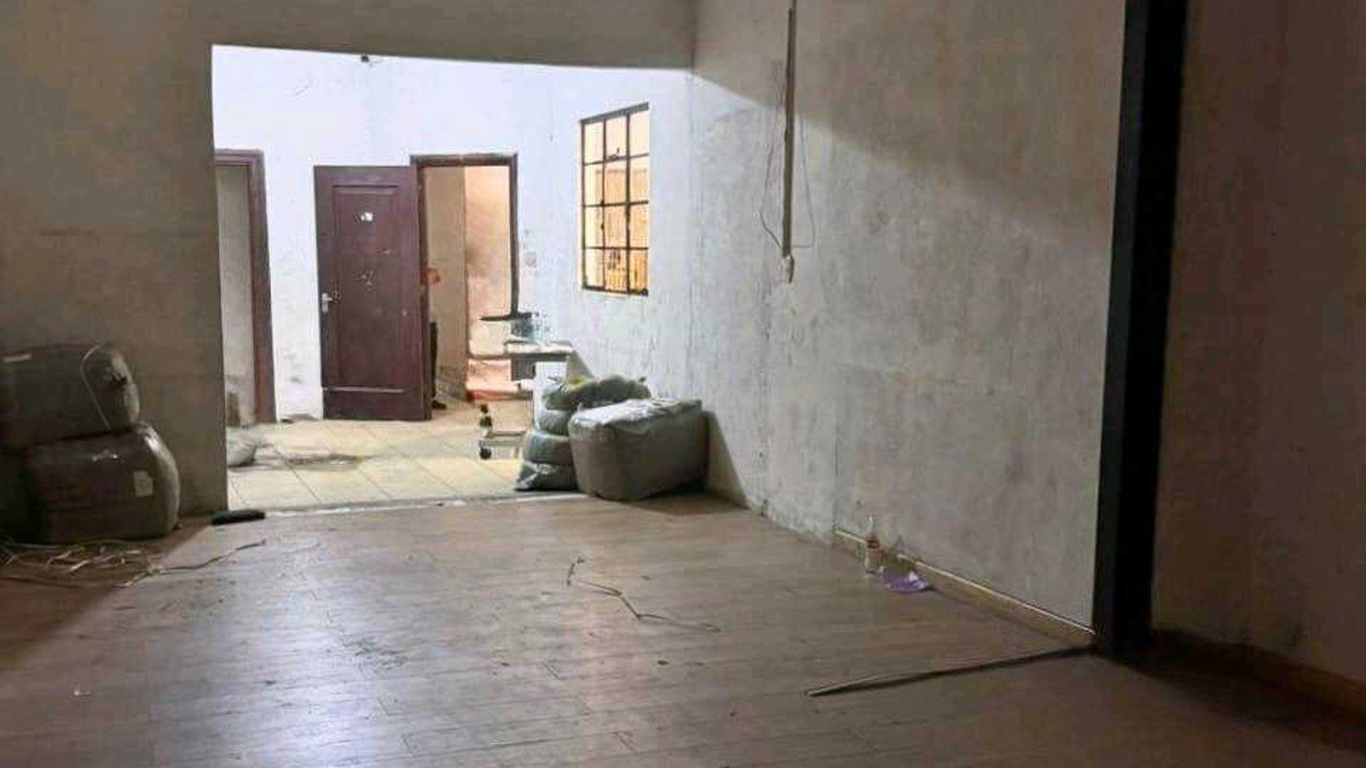 BODEGA EN ALQUILER ???? Avenida Elena, Zona 1 - Miniatura 2