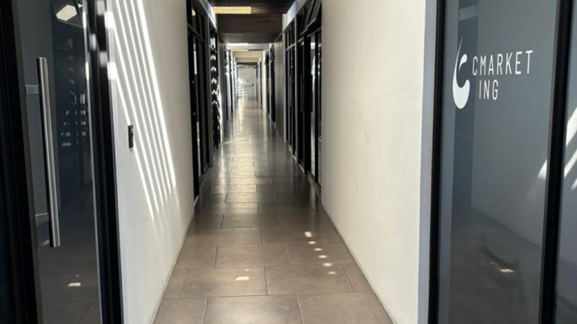 Oficina amplia en alquiler Internaranjo - Miniatura 6