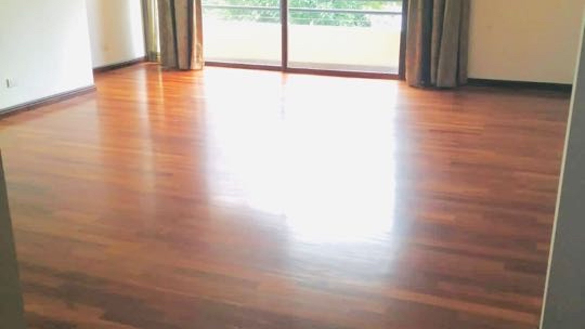 Vendo Apartamento en Zona 14 Edificio Residenza - Miniatura 3