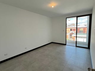CASA EN VENTA EN LAS FUENTES ZONA 16 - Image 19