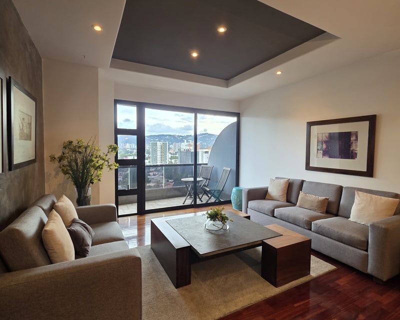 En Alquiler Apartamento amueblado en Zona 10