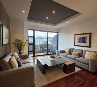 En Alquiler Apartamento amueblado en Zona 10