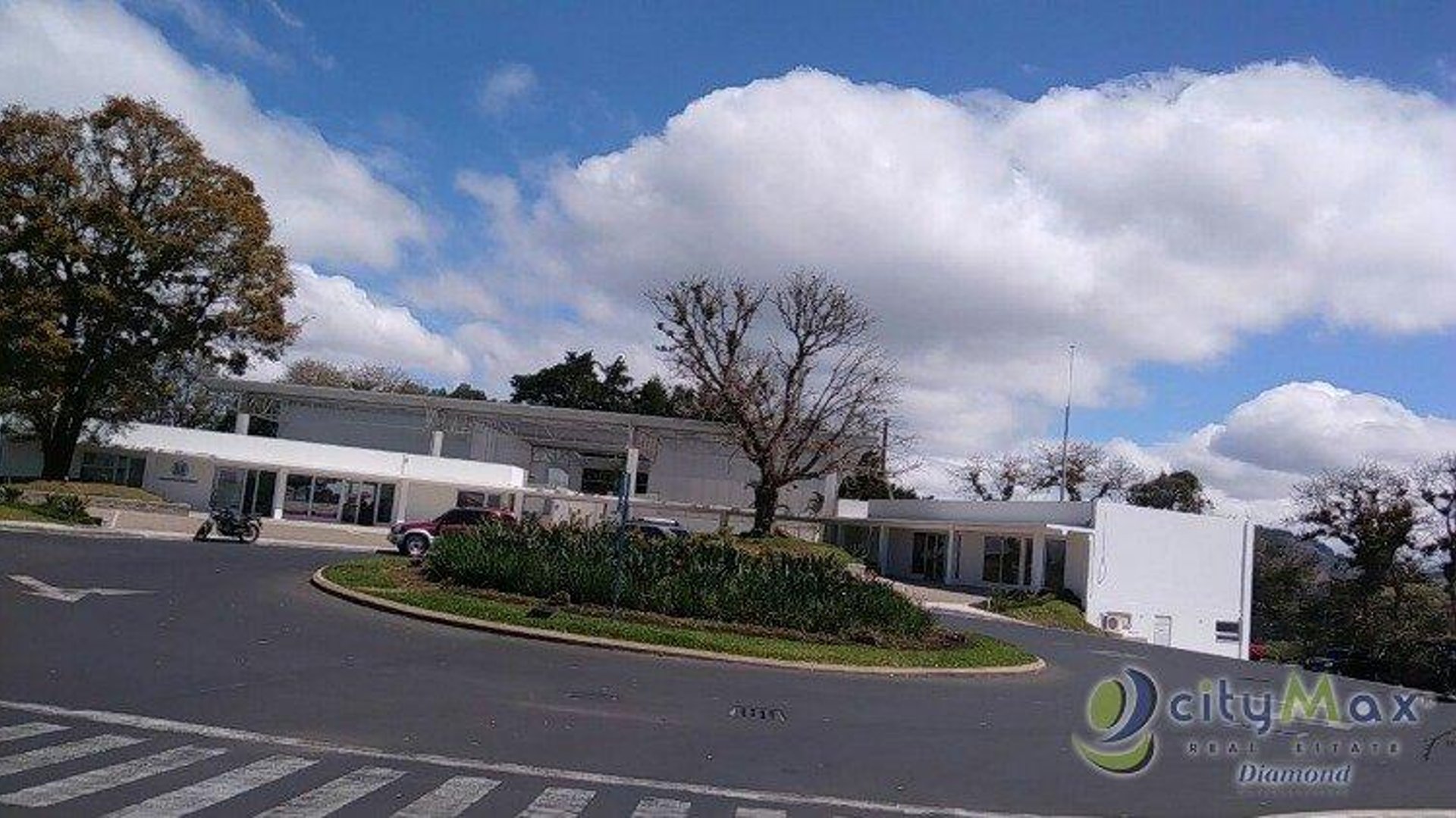 SE RENTA MODERNA CASA amueblada en Santuaria Muxbal - Miniatura 2