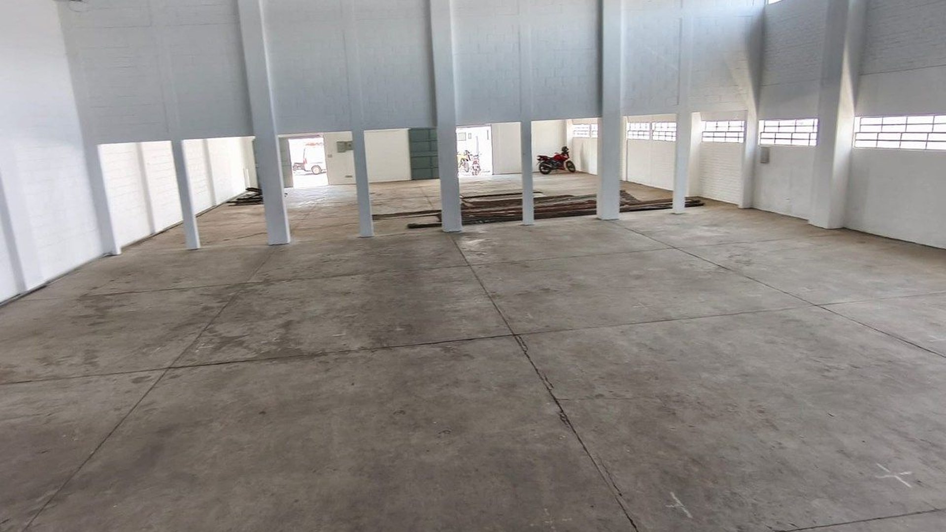 Bodega en Renta - Calzada Atanasio Tzul Zona 8 - Miniatura 9
