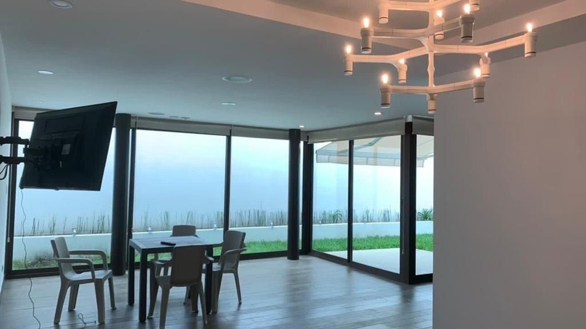 Apartamento  con jardín. en Venta, zona 10