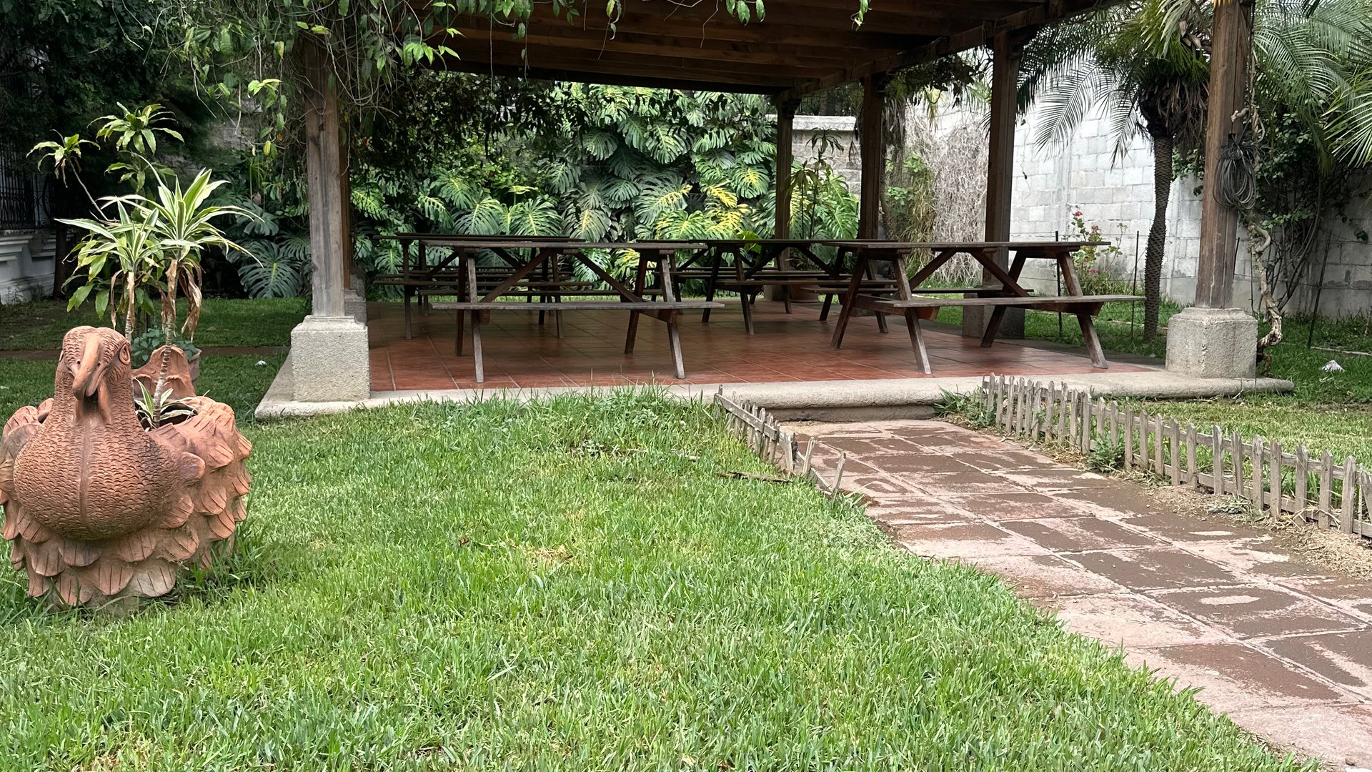 BODEGA CON SEGURIDAD EN RENTA CERCA DEL PANORAMA, ANTIGUA GUATEMALA - Miniatura 2