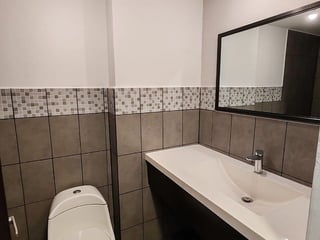 Apartamento en Venta Edificio Mariscal Uno Uno Zona 11 - Image 8