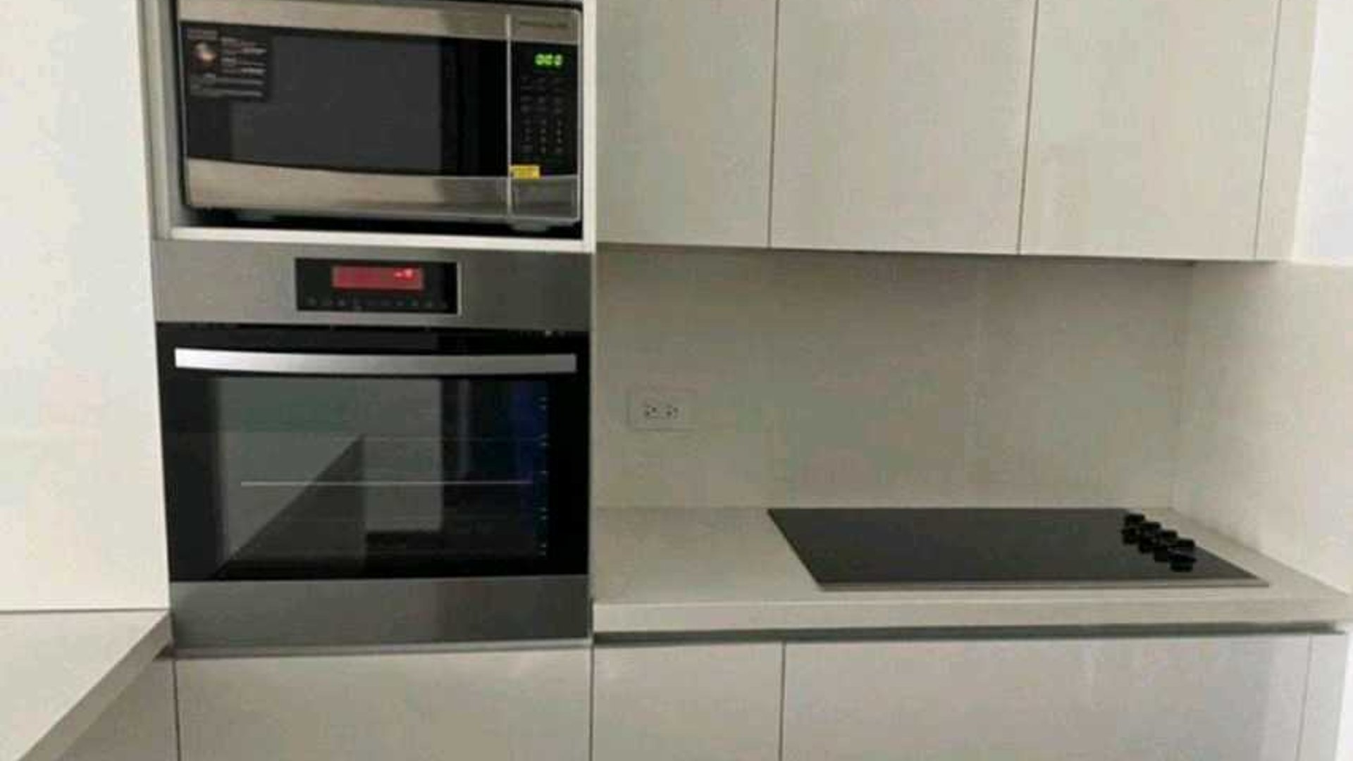 APARTAMENTO AMUEBLADO EN ALQUILER ???? Edificio AVIA, Zona 10 - Miniatura 3