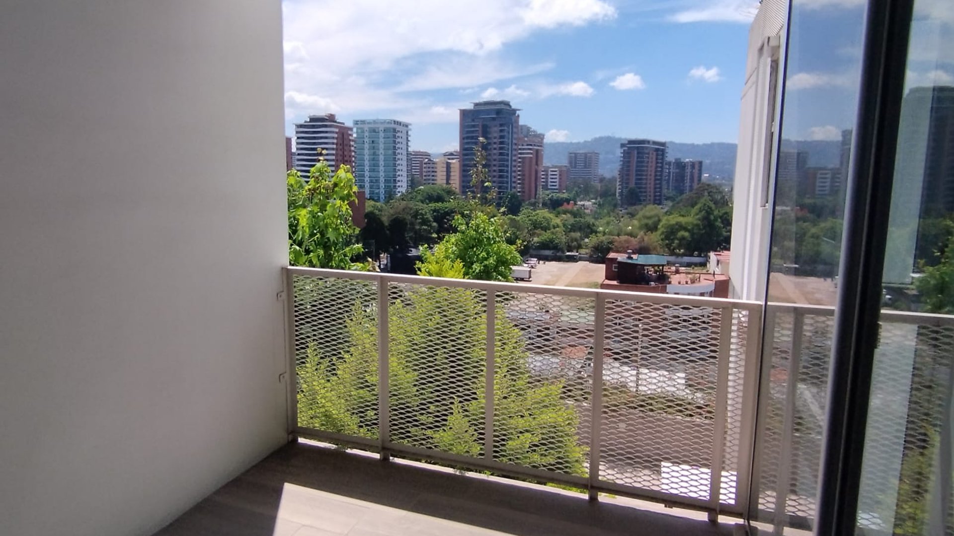 ???? APARTAMENTO EN RENTA – 2 HAB + 2 BALCONES | NARAMA | ZONA 13 - Miniatura 8