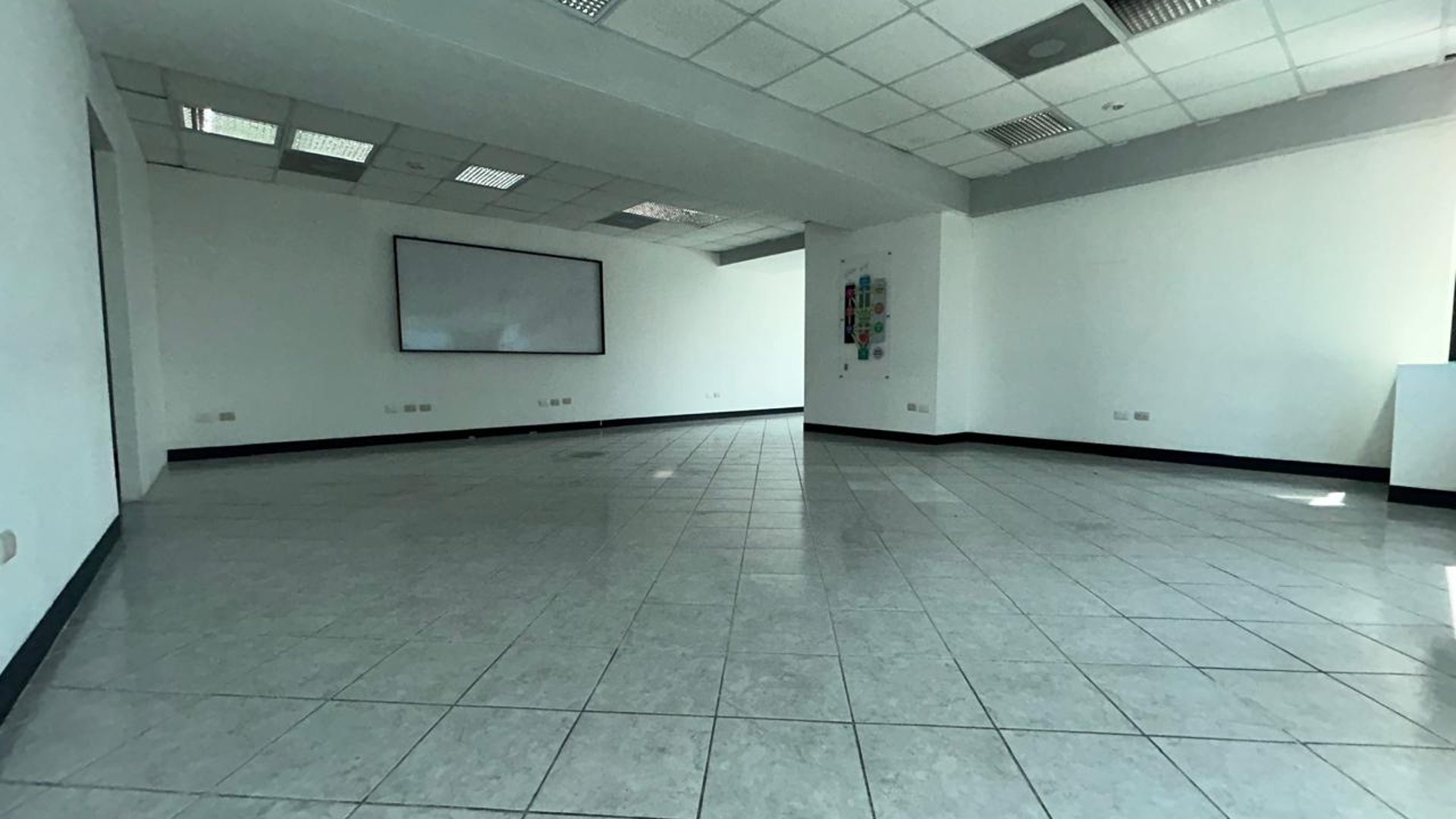 VENTA Oficina Zona 14 Europlaza  - Miniatura 8