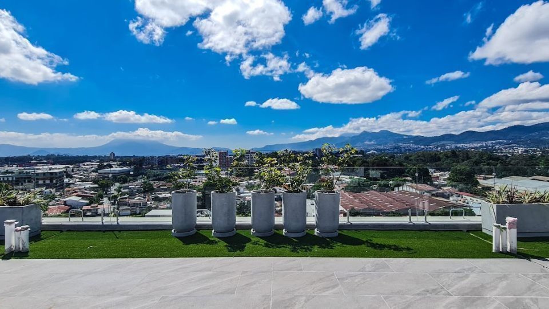 Apartamento en Venta en Villas Mariscal zona 11 - Image 1