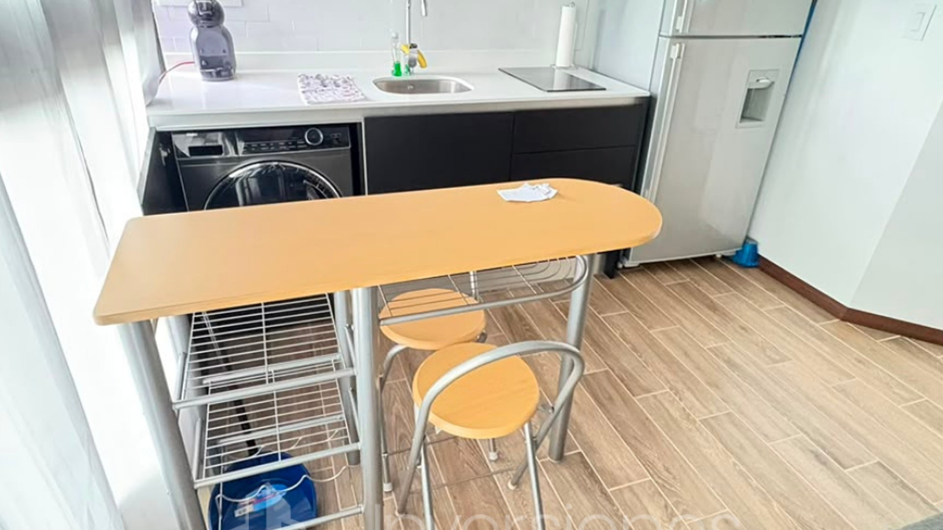 Apartamento en Venta, Amueblado y Equipado, Edificio Séptimo, Zona 4 - Miniatura 8