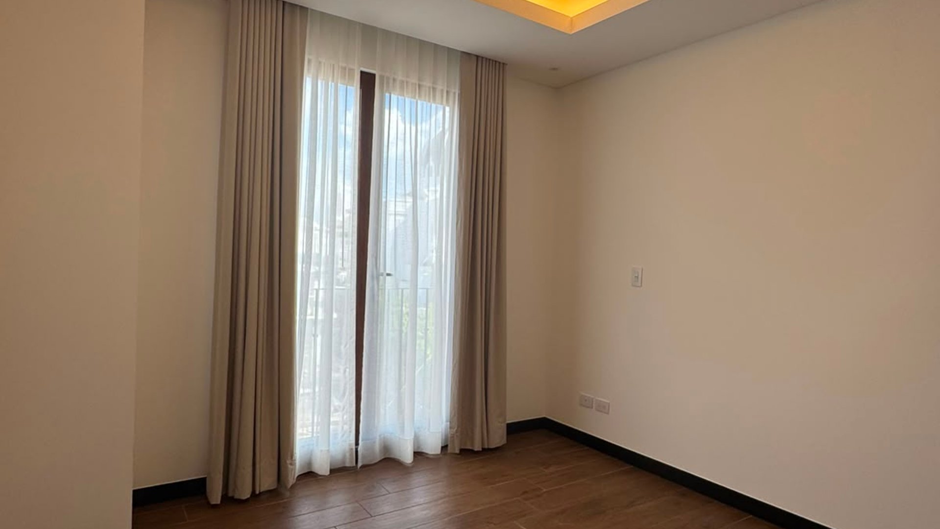 ???? APARTAMENTO EN RENTA – 2 HAB + BALCÓN | LIRIOS CAYALÁ | ZONA 16 - Miniatura 4