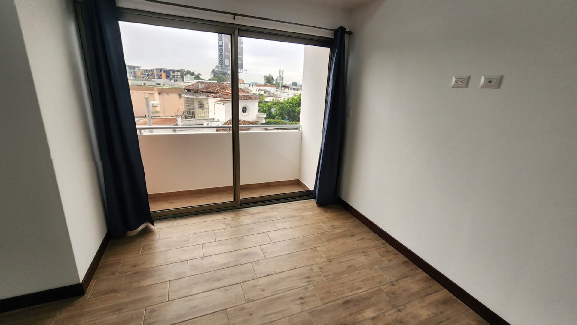 Apartamento en Renta en Zona 10 Ref-4458 - Miniatura 4