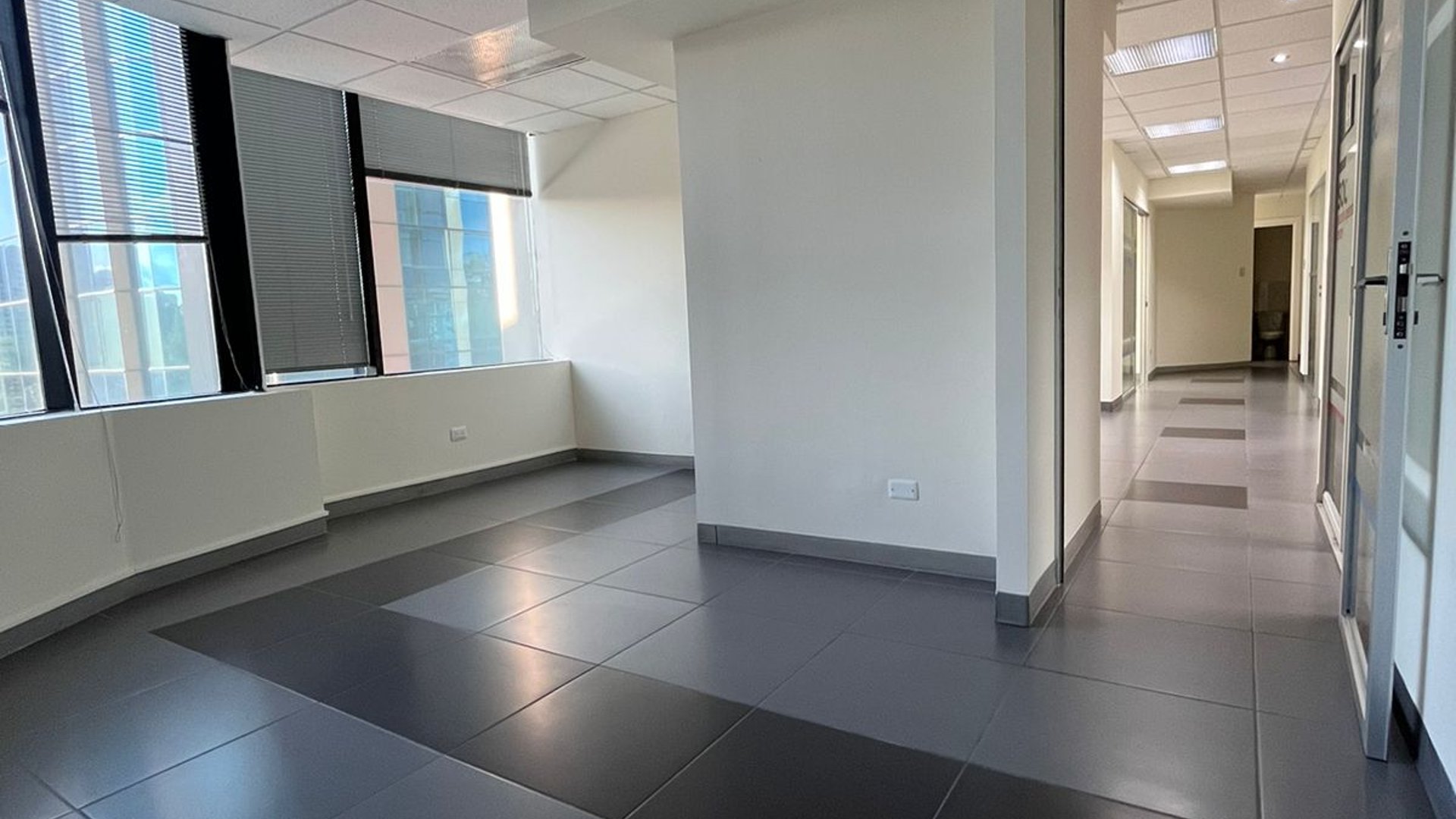 Oficina en Alquiler / Venta en Europlaza, zona 14 Guatemala - Miniatura 21
