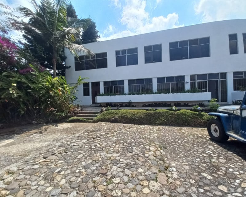 Casa Comercial 942Mts + 15 parqueos km 8 CES