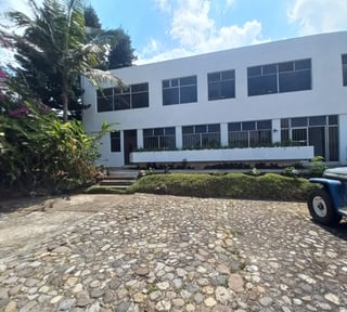 Casa Comercial 942Mts + 15 parqueos km 8 CES