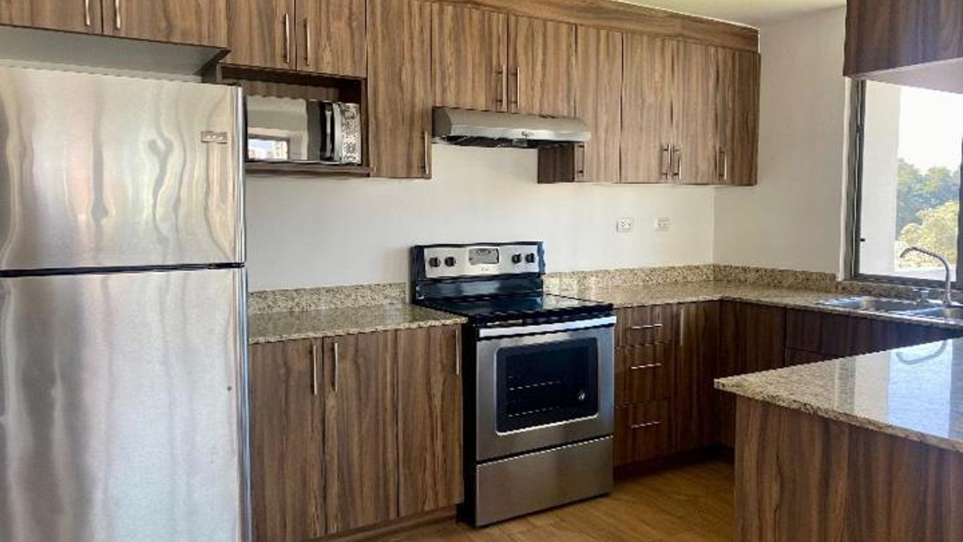 Apartamento en Renta de 2 Dormitorios en Zona 14 - Miniatura 3