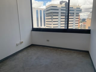 OFICINA DE 185 M2 EN EDIFICIO MURANO CENTER ZONA 10 - 5