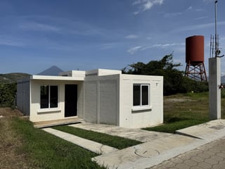 Casa en Venta dentro de Residencial en Sn Miguel Petapa - Image 1