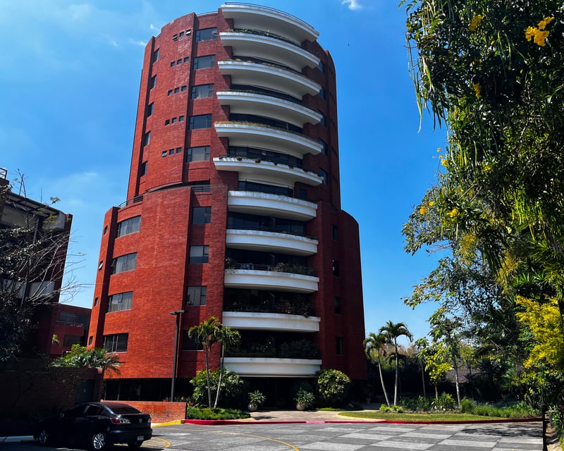 📍 APARTAMENTO EN VENTA – 2 HAB + BALCÓN | EDIFICIO PIEMONTE | ZONA 14