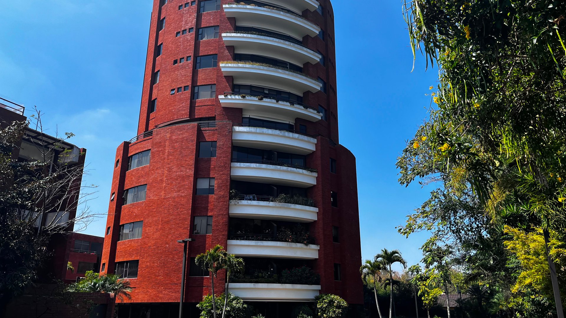 📍 APARTAMENTO EN VENTA – 2 HAB + BALCÓN | EDIFICIO PIEMONTE | ZONA 14