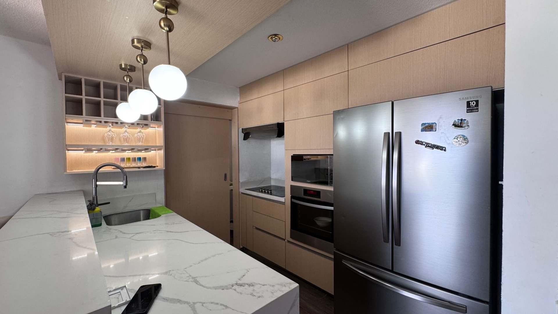Apartamento en venta nivel alto de 3 habitaciones en Zona 7 Ref-5977