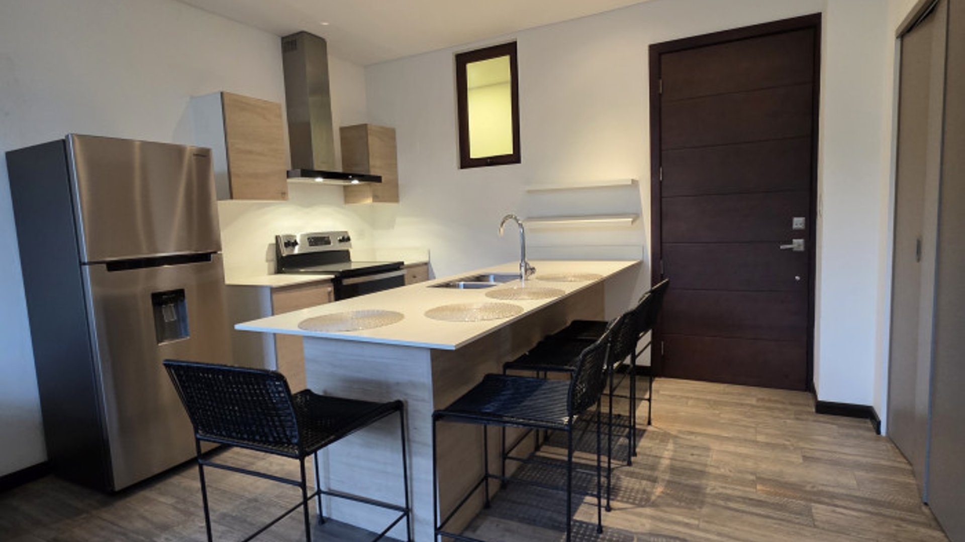 Apartamento amueblado en Alquiler Lirios de Cayala Z.16 - Miniatura 3