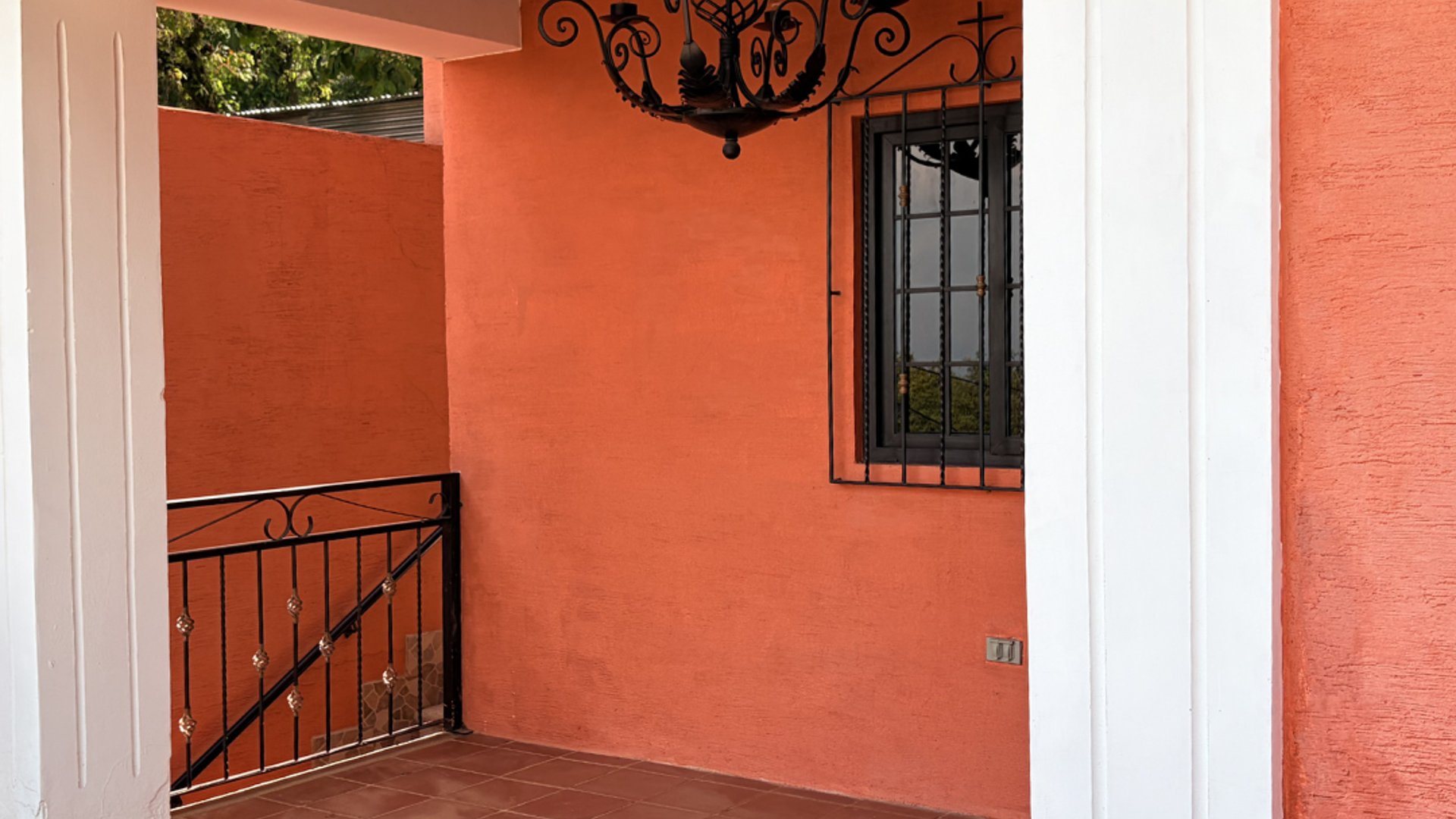 Conjunto exclusivo de 2 casas coloniales independientes | Lo de Coy, Mixco - Miniatura 9